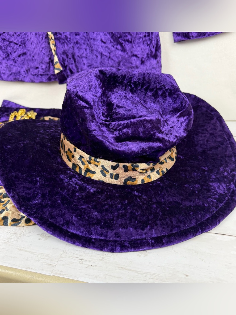 Spirit Halloween Adult Pimp Costume Men’s Large Suit Hat Jewelry Purple Velvet - Picture 4 of 11